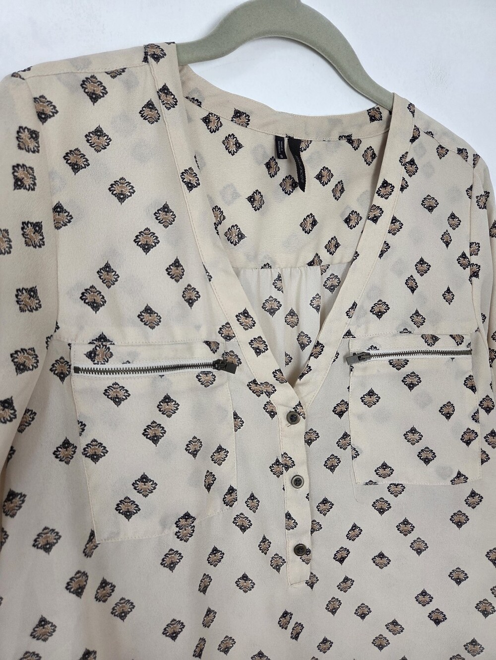 Maurices Blouse Top Ivory Damask Ikat Boho V Neck Roll Tab Lightweight Summer S - Picture 4 of 9